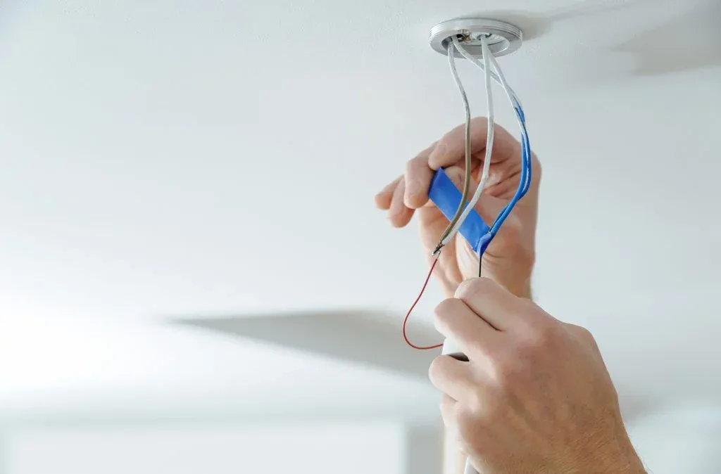 Så kopplar du lampan steg för steg